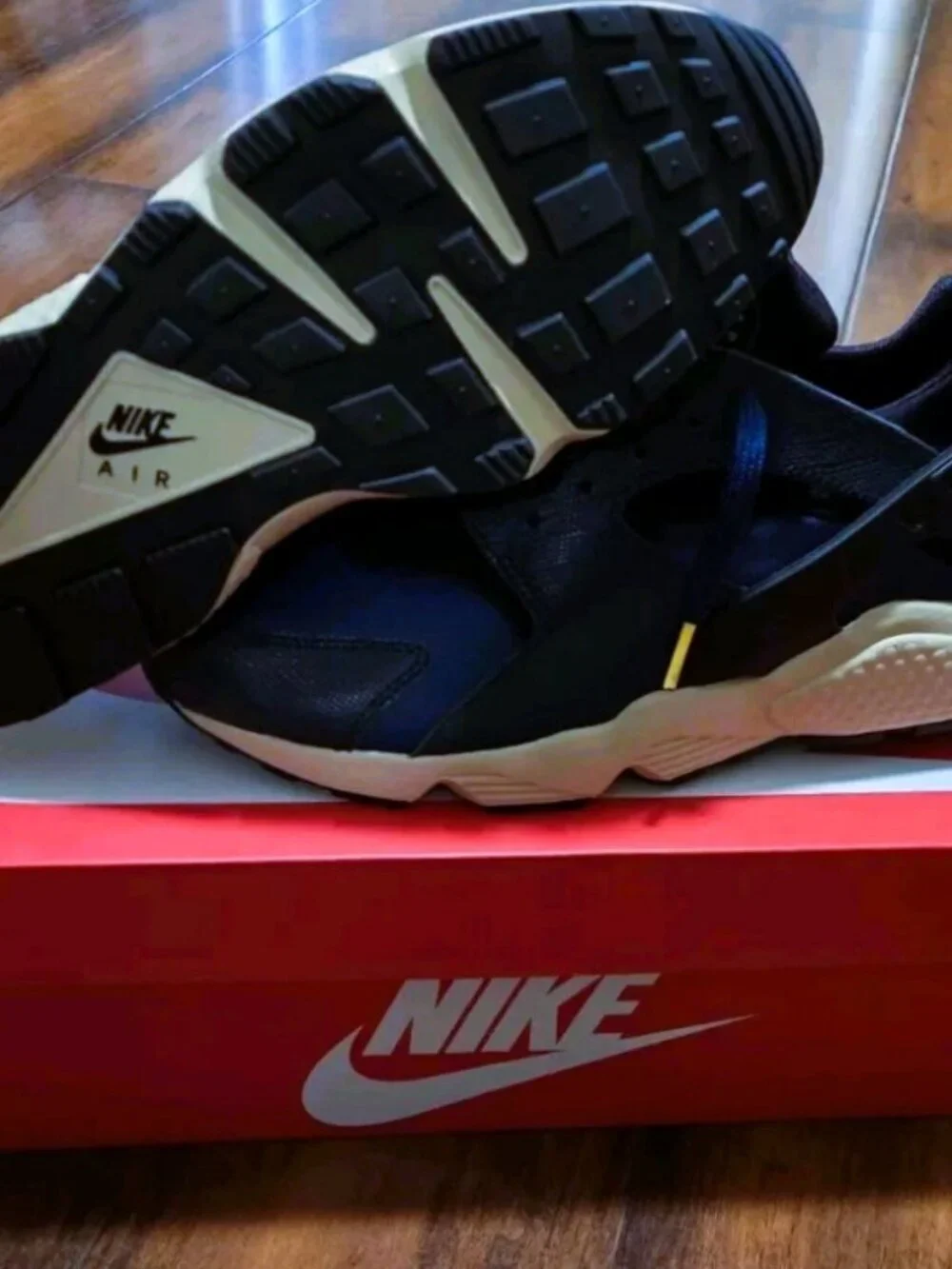 NIKE AIR HUARACHE PRM - BLK/UNI GOLD - US 8